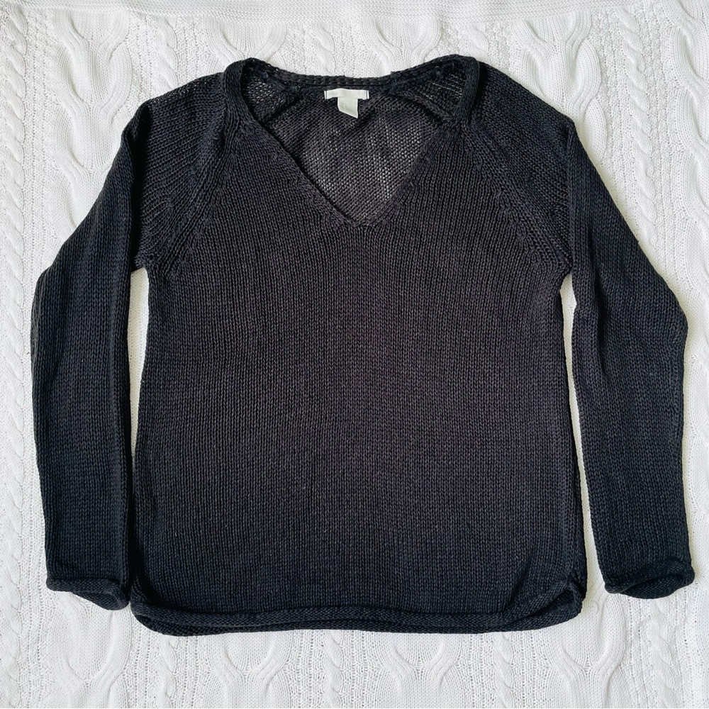H&M black knit sweater v neck lightweight minimalist size S